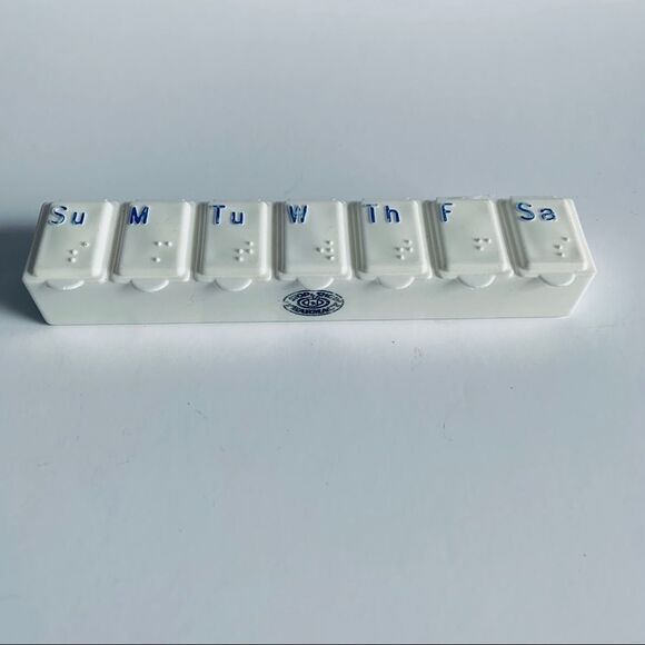 Vitamin 7 Day Weekly Pill Box Medication Organizer - Picture 2 of 4